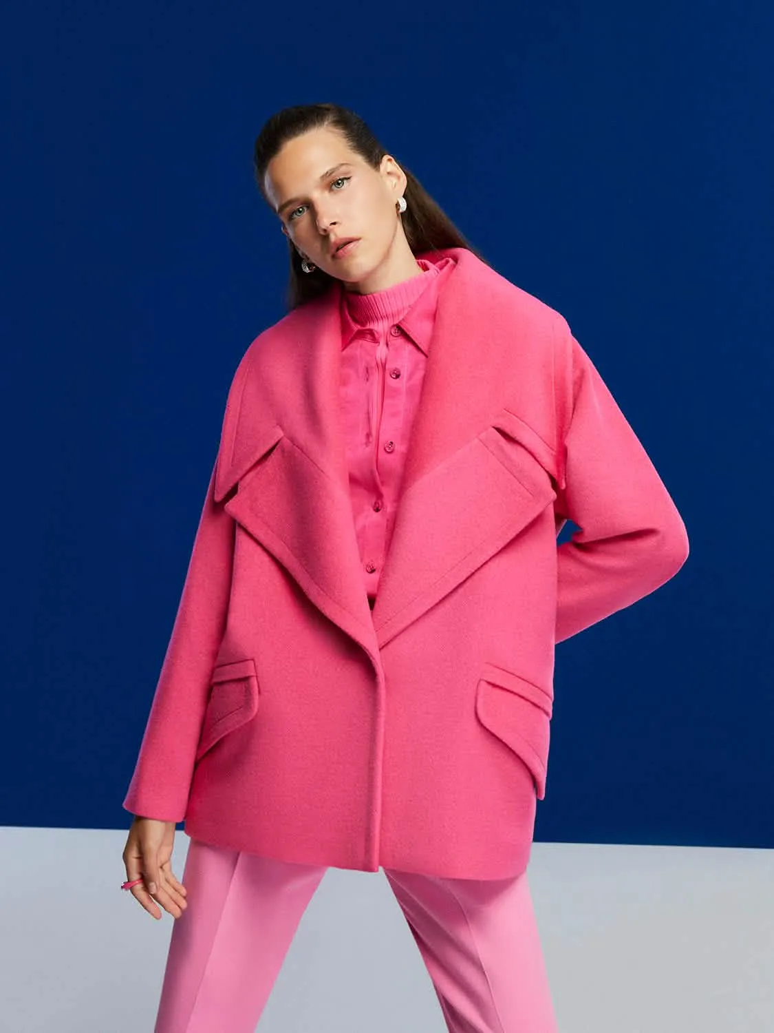 Chic Monochrome Double-Breasted Coat for Timeless Elegance