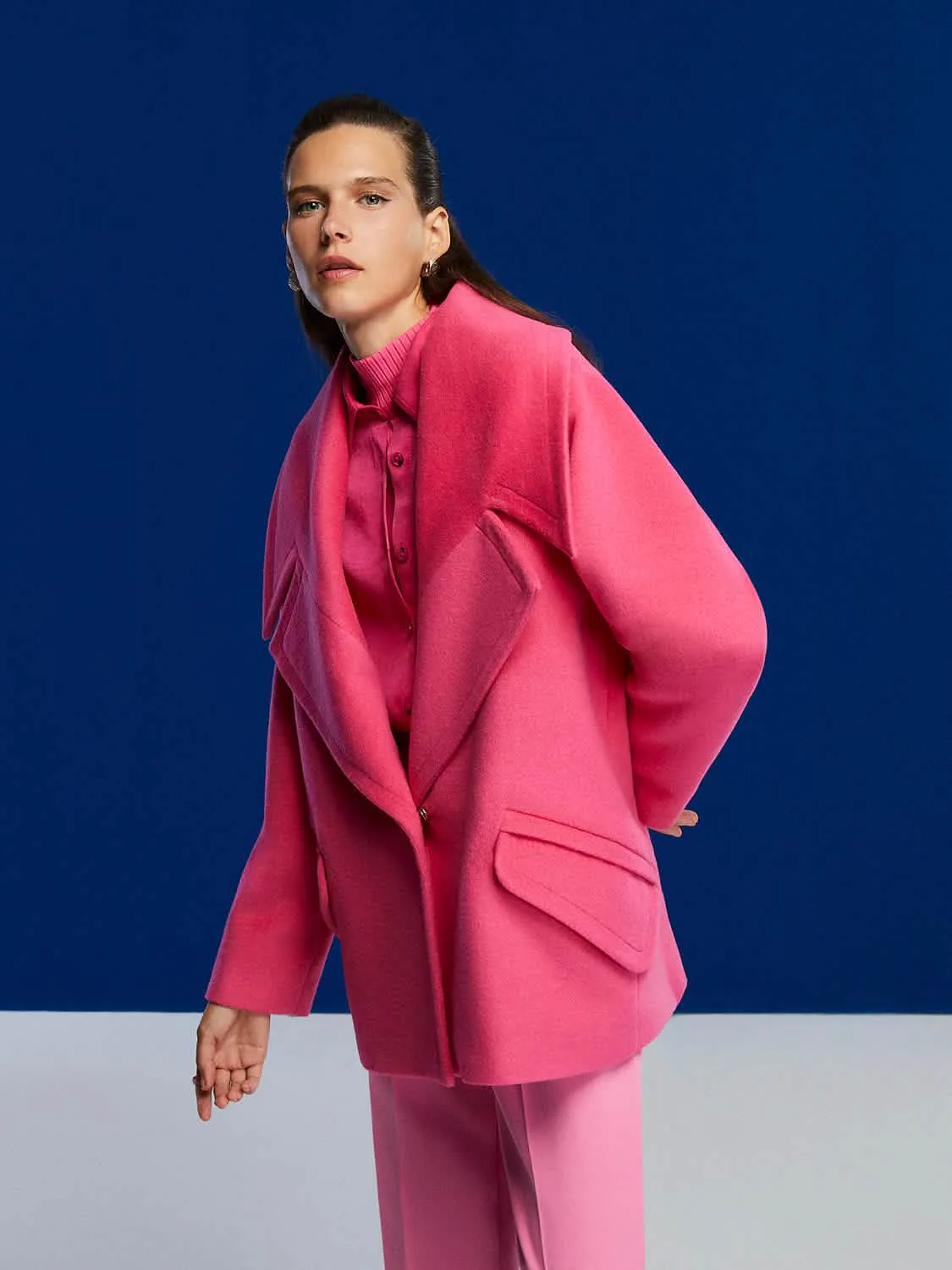 Chic Monochrome Double-Breasted Coat for Timeless Elegance