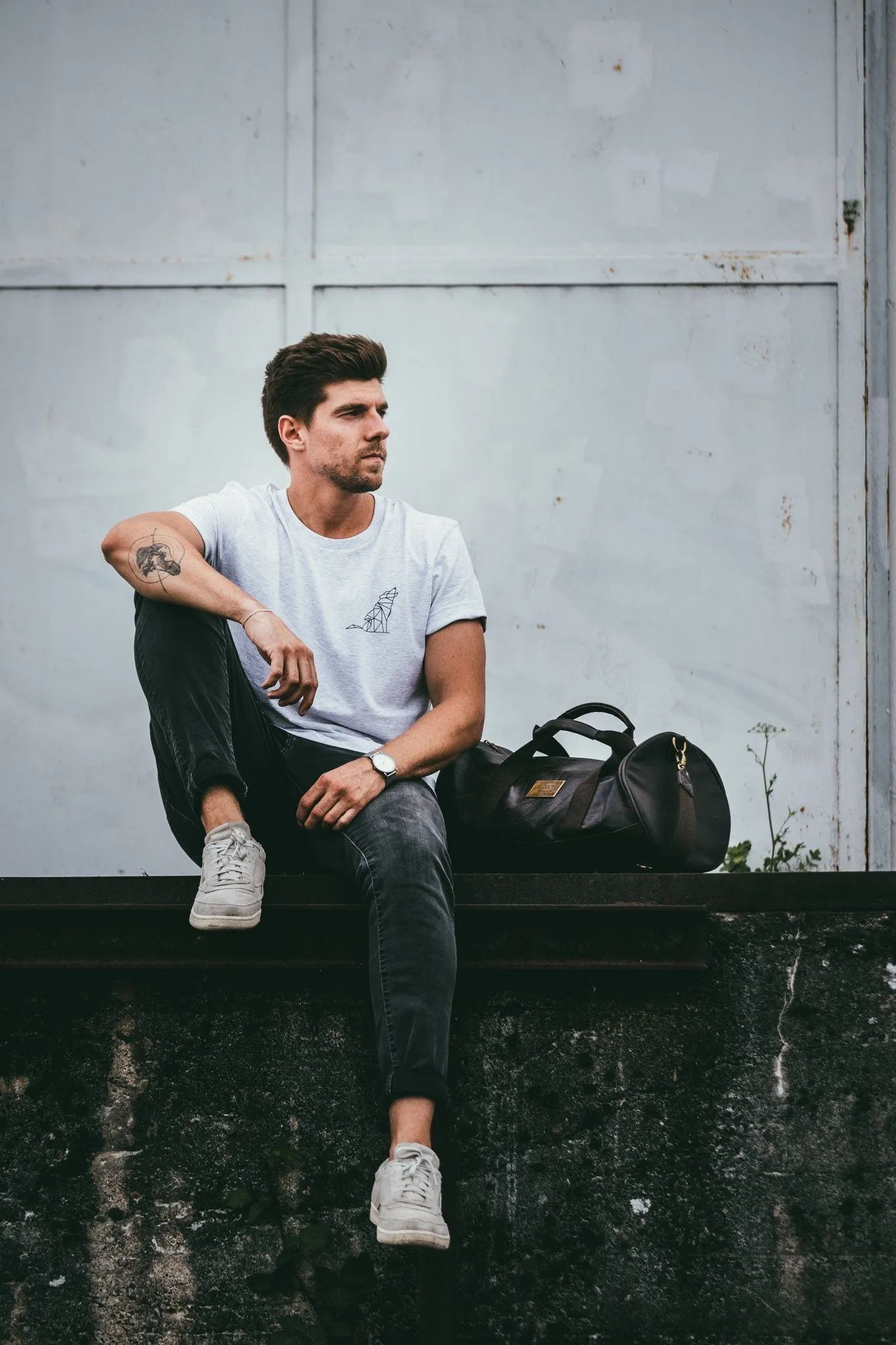Men's T-shirt | Simplistic Wolf