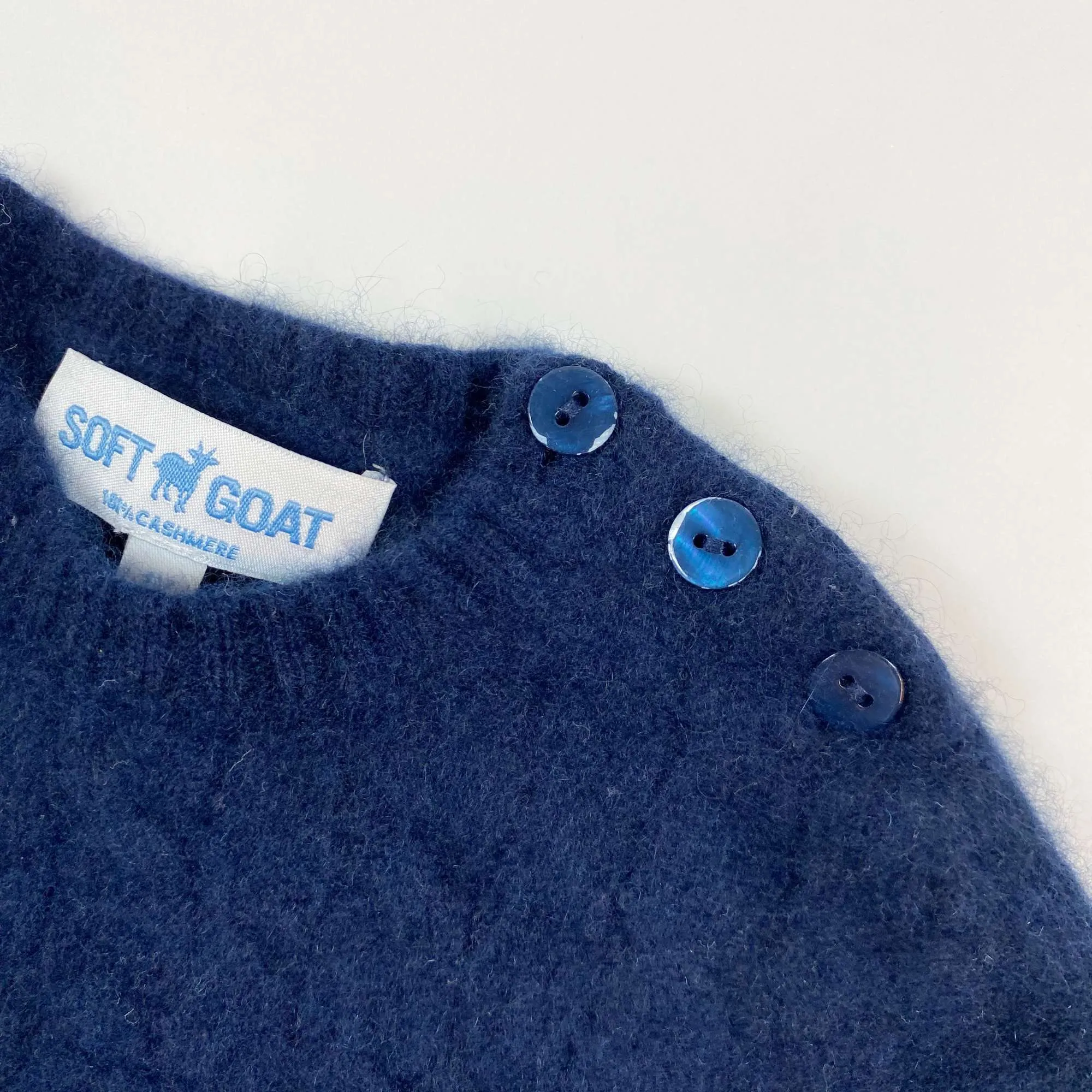 Soft Goat navy cable knit cashmere sweater 1Y