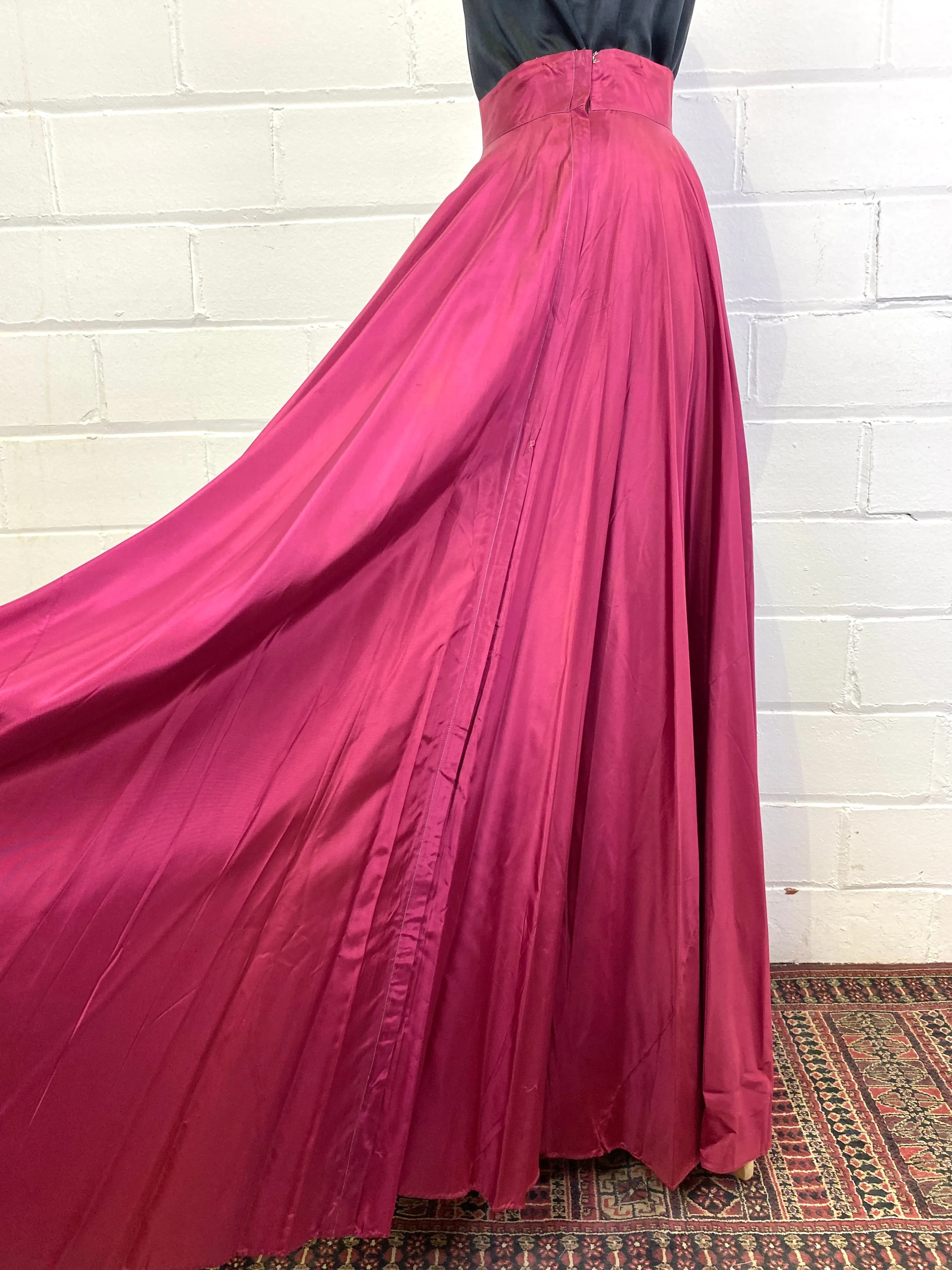 Vintage 1940s Magenta Taffeta Circle Maxi Skirt, W26"